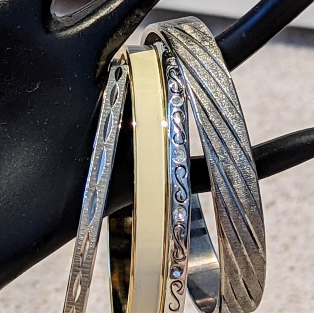 Vtg Set of 4 Monet Bangles Bracelets